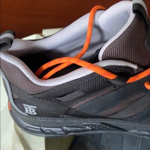 BURBERRY LOW TOP SNEAKERS BLACK & BROWN SIZE 9us BRAND NEW - Picture 8 of 9